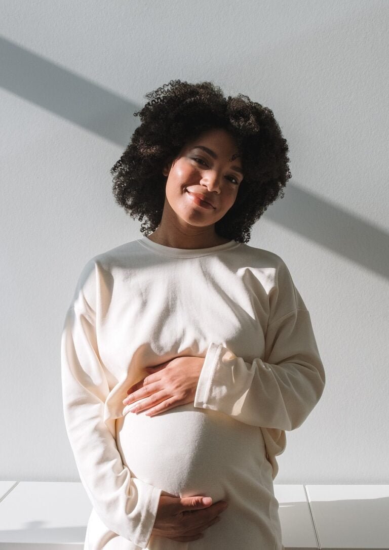 Pregant woman signing up for prenatal personal training